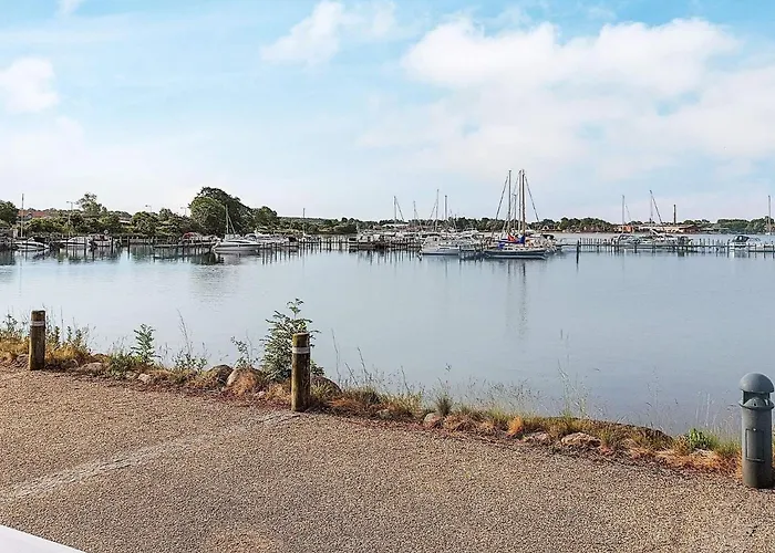 4 Person In Гростен